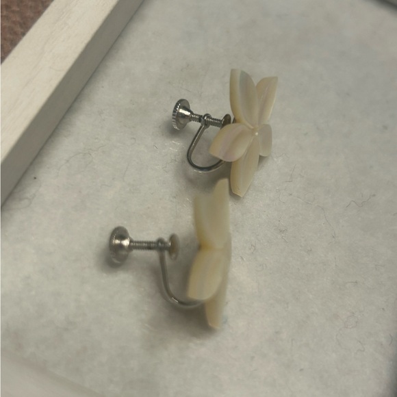 Shell Earrings In Pretty Flowers Screwbacks - Picture 3 of 6